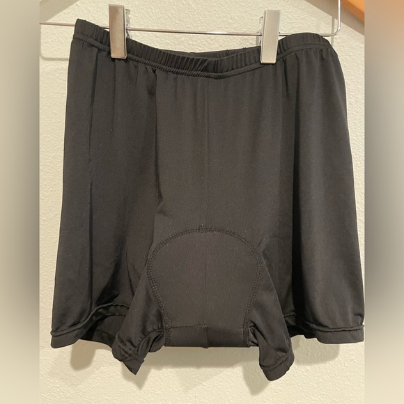 Black Realtoo padded bicycle shorts Size M - Picture 1 of 3